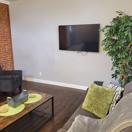 Fresh Modern Industrial Split Level Apartment Cincinnati Ngoại thất bức ảnh