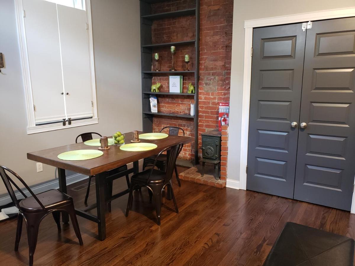Fresh Modern Industrial Split Level Apartment Cincinnati Ngoại thất bức ảnh