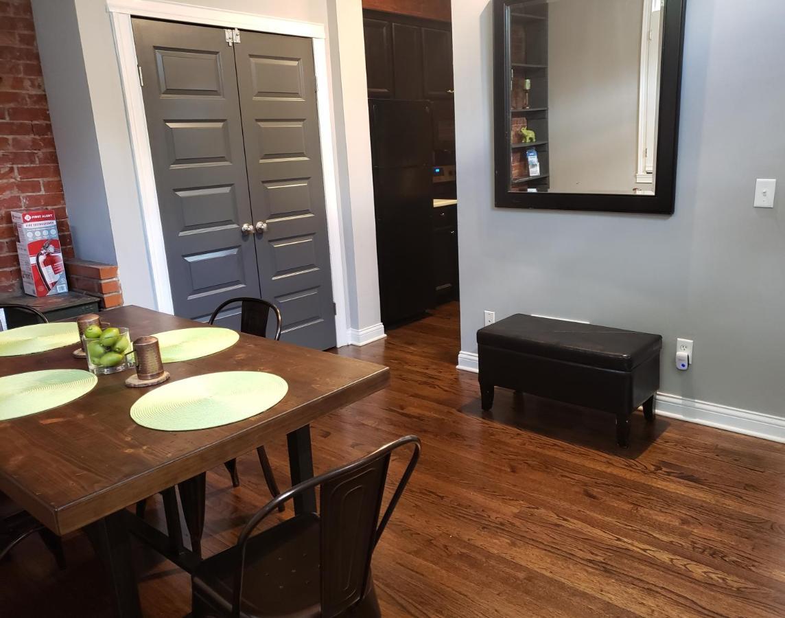 Fresh Modern Industrial Split Level Apartment Cincinnati Ngoại thất bức ảnh