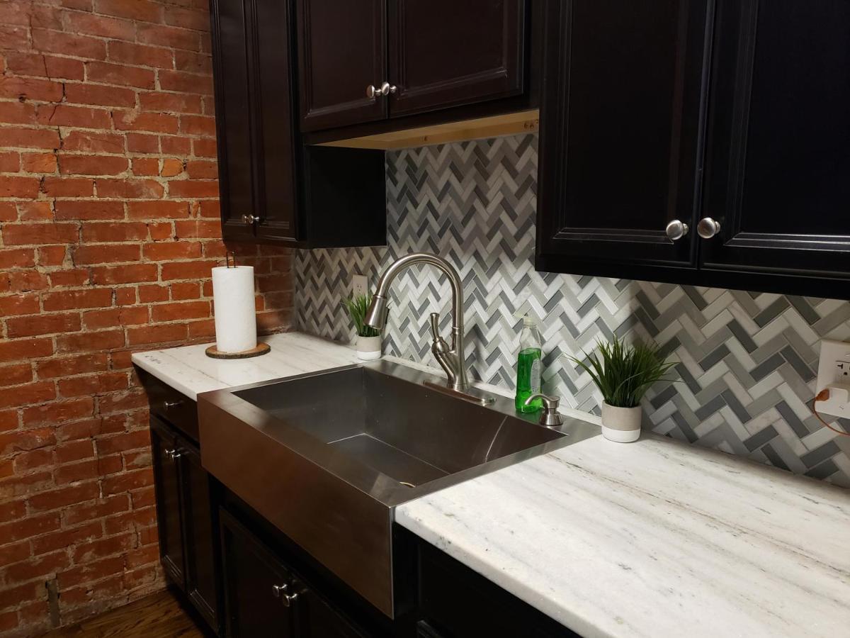 Fresh Modern Industrial Split Level Apartment Cincinnati Ngoại thất bức ảnh
